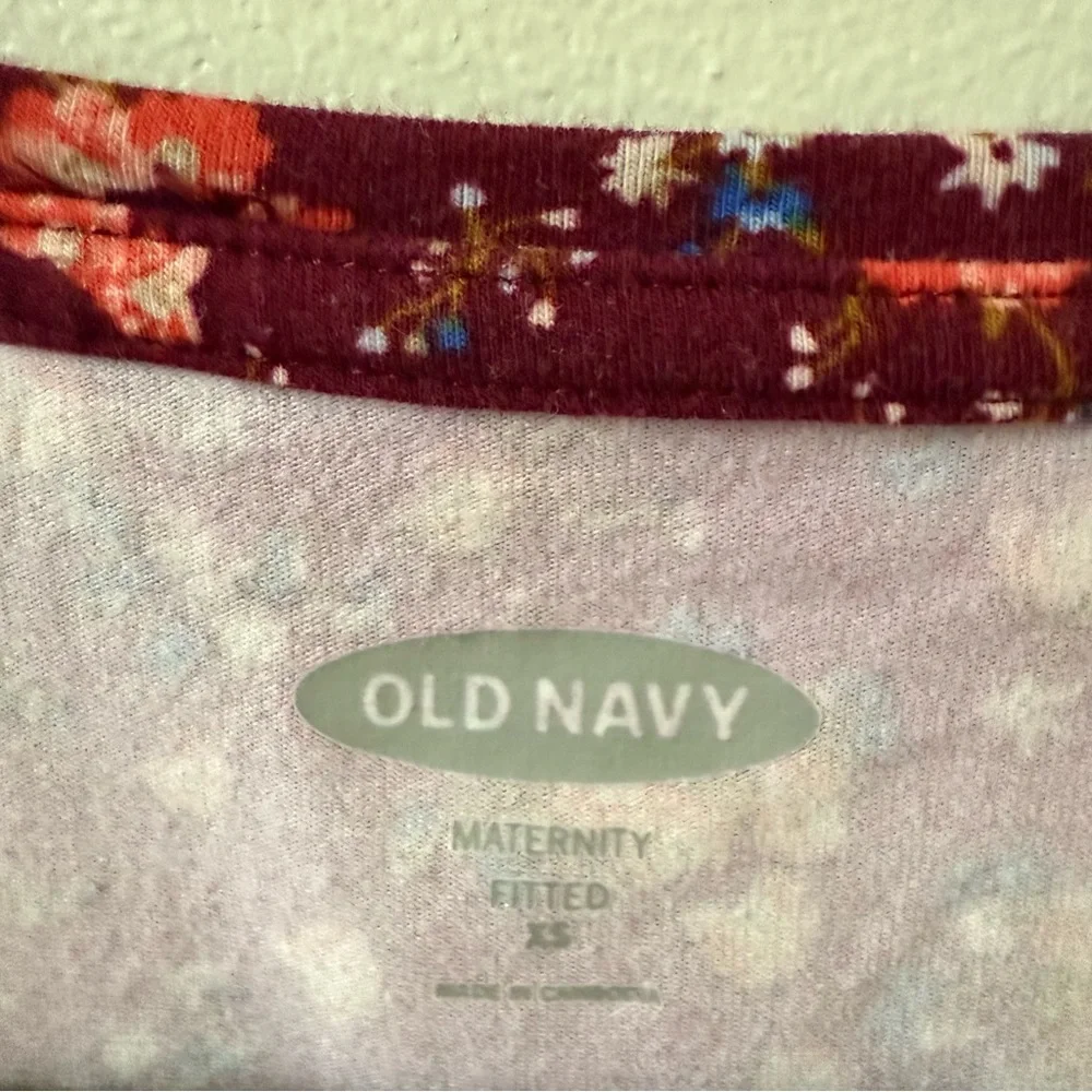 Bundle of Maternity Body Contour Dresses, Floral + Solid, Old Navy + Isabel - Picture 3 of 15
